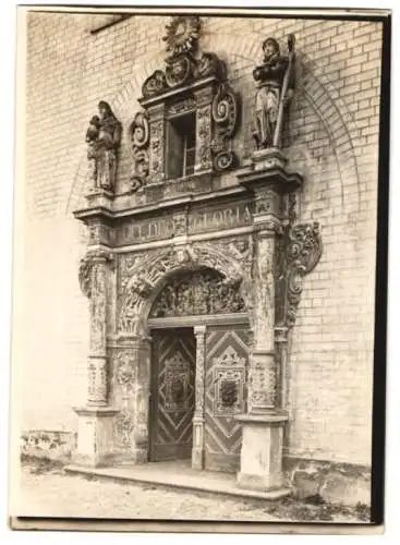 Fotografie W. Apel, Berlin, Ansicht Dobrilugk, prunkvolles Kloster-Portal