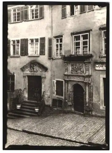 Fotografie W. Apel, Berlin, Ansicht Schwäbisch-Hall, Portal mit Wappen-Verzierung