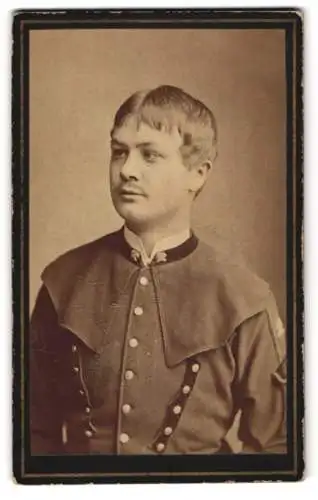 Fotografie Baker, Selmeczröl, junger Bergmann / Kumpel in Kluft mit schielendem Blick