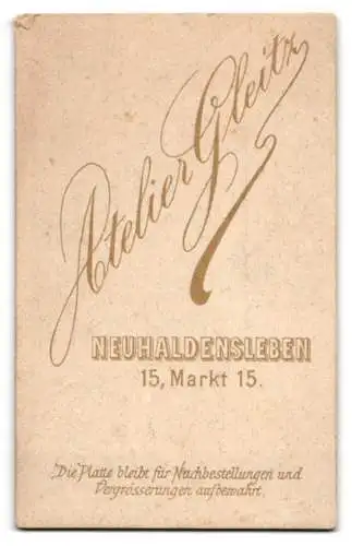 Fotografie Franz Gleitz, Neuhaldensleben, Markt 15, Junge elegante Dame mit Fächer