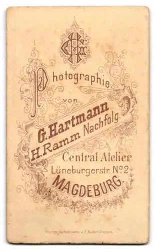 Fotografie G. Hartmann, Magdeburg, Lüneburgerstr. 2, Junger Herr im Anzug mit Krawatte