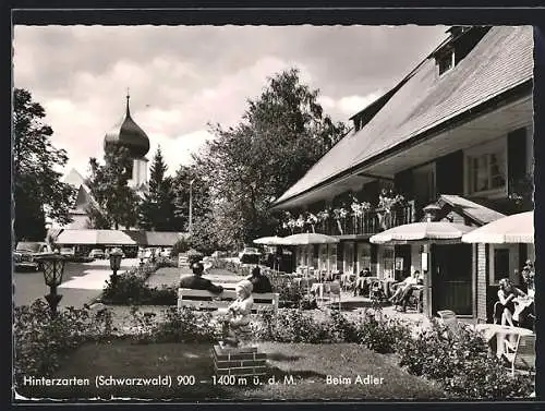 AK Hinterzarten / Schwarzwald, Gasthaus Adler, Kirche im Hintergrund