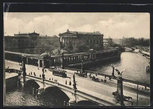 AK Berlin, Nationalgalerie und Strassenbahn auf der Friedrichsbrücke