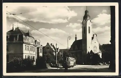 AK Jablonec nad Nisou, Ansicht mit Strassenbahn und Kirche