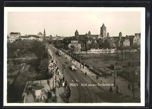 AK Posen, Blick von der Theaterbrücke auf Strassenpartie mit Strassenbahn