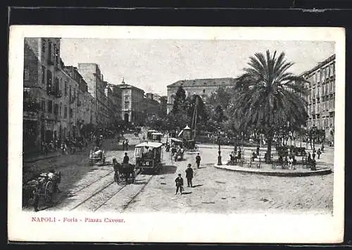 AK Napoli, Foria, Piazza Cavour mit Strassenbahn, Palme und Häuser