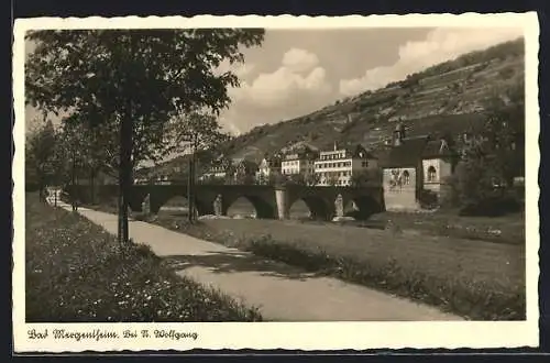 AK Bad Mergentheim, Wolfgangskapelle mit Brücke, Strassenpartie