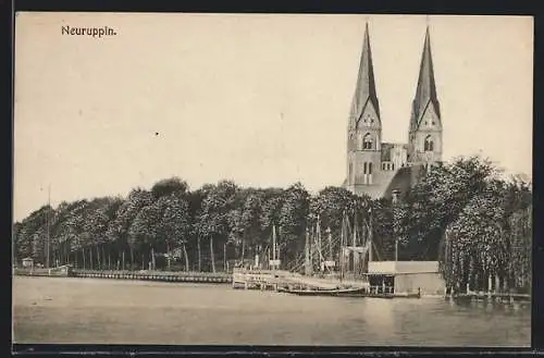 AK Neuruppin, Ortsansicht mit Kirche und See