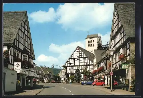 AK Fredeburg /Sauerland, Strassenpartie mit Kirche