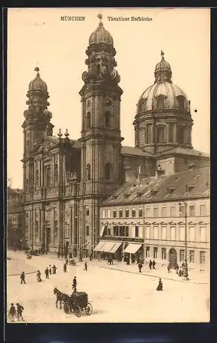 AK München, Blick zur Theatiner-Hofkirche, Pferdekutsche