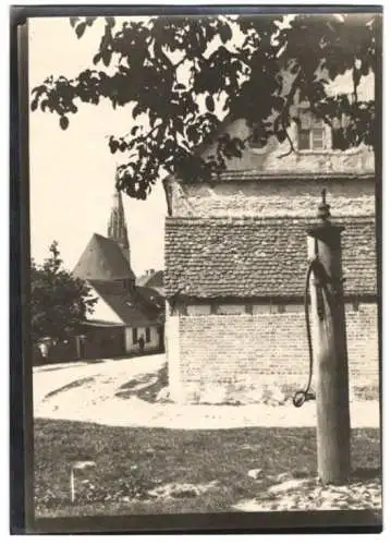 Fotografie W. Apel, Berlin, Ansicht Königsberg / Neumark, Strasseneck mit Wohnhaus & Kirche im Hintergrund
