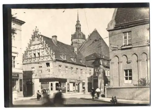 Fotografie W. Apel, Berlin, Ansicht Brandenburg / Havel, Strassenkreuzung mit Bankhaus & Geschäftshaus