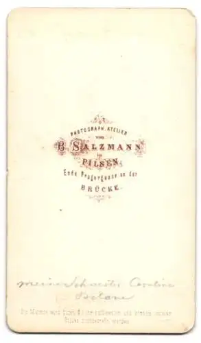 Fotografie B. Salzmann, Pilsen, Frau Carolien Belane mit Locken