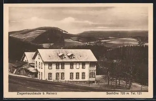 AK Ziegenhausbaude b. Reinerz, Berghütte vor einem Hügelpanorama