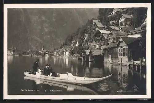 AK Hallstatt, Boot vor Häusern