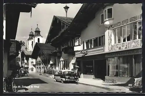 AK St. Johann in Tirol, Strassenpartie mit Kirche