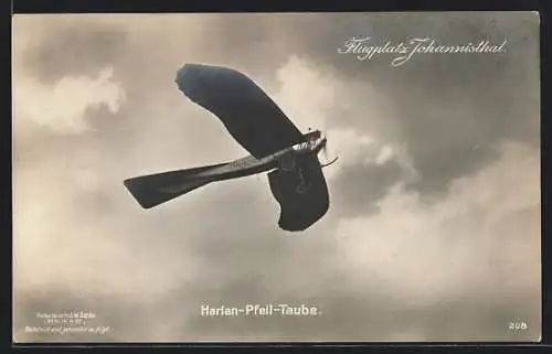 Foto-AK Sanke Nr. 208: Berlin, Flugzeug des Typs Harlan-Pfeil-Taube über dem Flugplatz Johannisthal