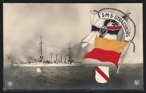 AK Kriegsschiff S.M.S. Strassburg auf hoher See treibend, Reichskriegsflagge