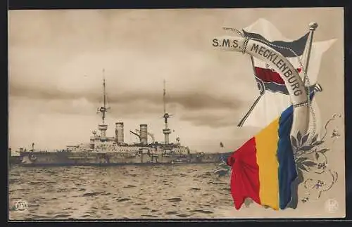 AK Kriegsschiff S.M.S. Mecklenburg vor der Küste stehend, daneben ein volles Beiboot, Reichskriegsflagge