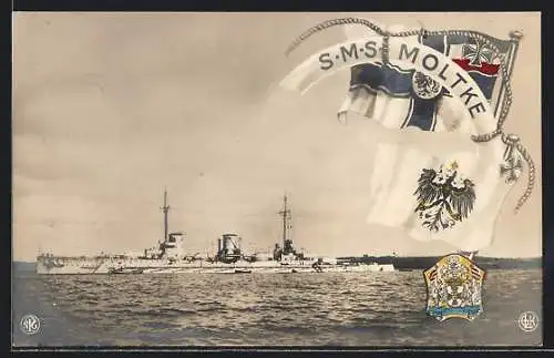 AK Kriegsschiff S.M.S. Moltke vor der Küste auf dem Wasser treibend, Reichskriegsflagge