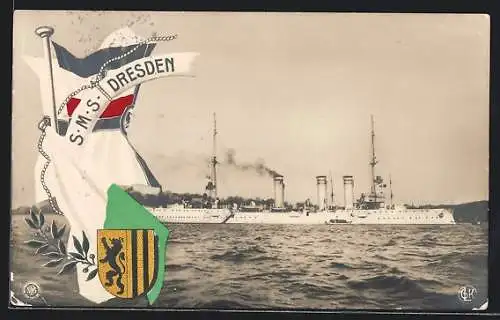 AK Kriegsschiff S.M.S. Dresden in leichtem Tempo vor der Küste fahrend, Reichskriegsflagge