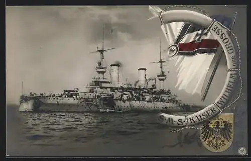 AK Kriegsschiff S.M.S. Kaiser Wilhelm der Grosse nebst Beibooten auf dem Wasser stehend, Reichskriegsflagge