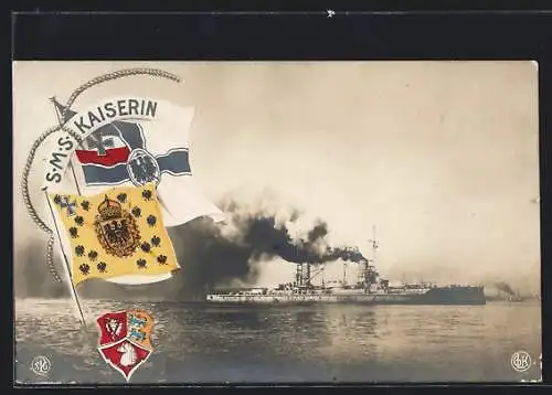 AK Kriegsschiff S.M.S. Kaiserin mit Volldampf durchs Wasser pflügend, im Hintergrund ein weiteres Kriegsschiff