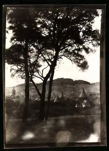 Fotografie W. Apel, Berlin, Ansicht Goslar, Ortsansicht mit Hügeln