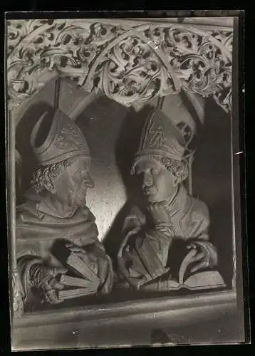 Fotografie W. Apel, Berlin, Ansicht Heilbronn, Bildnis von Geistlichen in der Kilianskirche