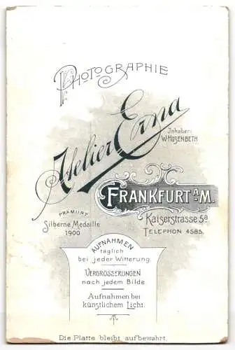 Fotografie Atelier Erna, Frankfurt a. M., Kaiserstr. 5a, Hübsche Braut in schwarzem Hochzeitskleid, Brautpaar