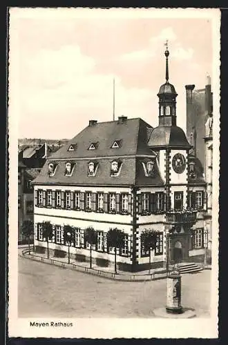 AK Mayen, Litfasssäule vor dem Rathaus