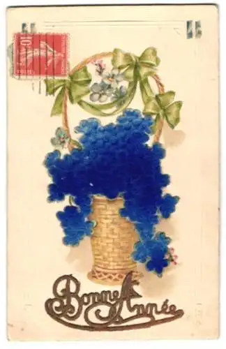 Stoff-Präge-AK Ein Korb voll blauer Blumen aus echtem Stoff, Neujahrskarte