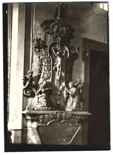 Fotografie W. Apel, Berlin, Ansicht Messelhausen, Kirchenaltar mit Jesusfigur