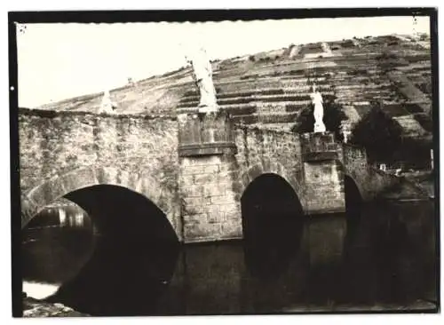 Fotografie W. Apel, Berlin, Ansicht Gerlachsheim, Grunbachbrücke mit Statuen