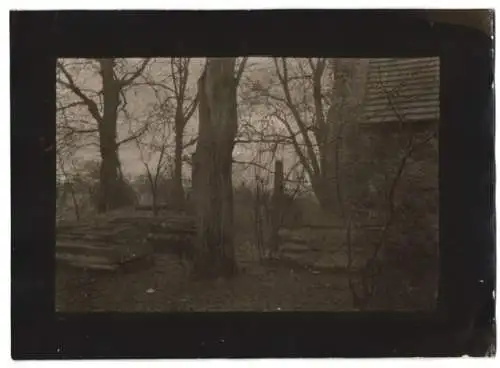 Fotografie W. Apel, Berlin, Ansicht Altgolssen, Friedhof mit steinernen Grabstätten