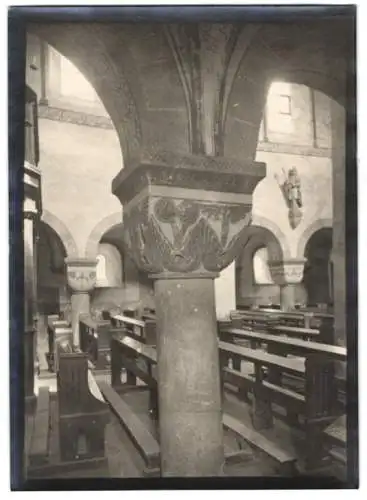 Fotografie W. Apel, Berlin, Ansicht Lügde i. W., Kirche Innenansicht mit Säulen-Verzierung