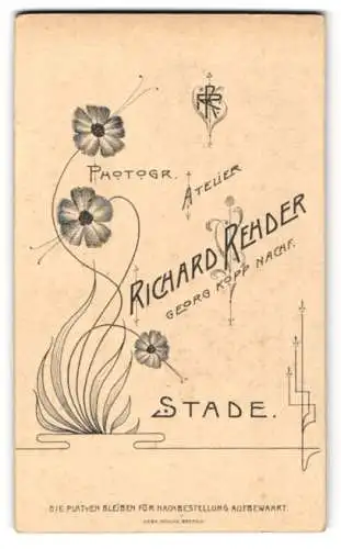 Fotografie Richard Rehder, Stade, Monogramm des Fotografen nebst blühenden Blumen