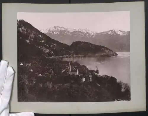 Fotografie Lichtdruck unbekannter Fotograf, Ansicht Vitznau, Blick auf die Stadt mit Dampfer und Vierwaldstättersee