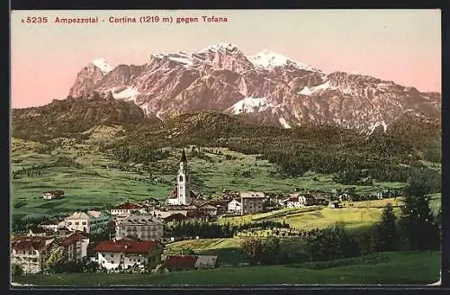 AK Cortina /Ampezzotal, Ortsansicht gegen Tofana