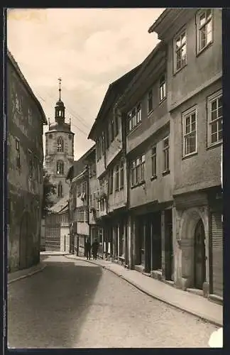 AK Schleusingen /Thür. Wald, Strassenpartie mit Blick zum Kirchturm