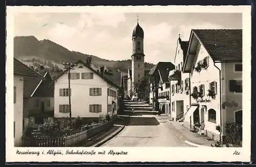 AK Nesselwang i. Allgäu, Bahnhofstrasse mit Alpspitze