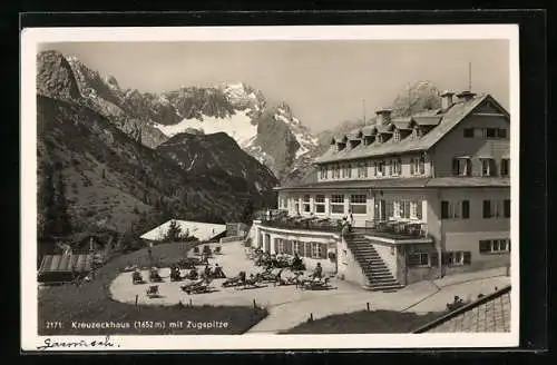 AK Garmisch, Gasthaus Kreuzeckhaus mit Zugspitze