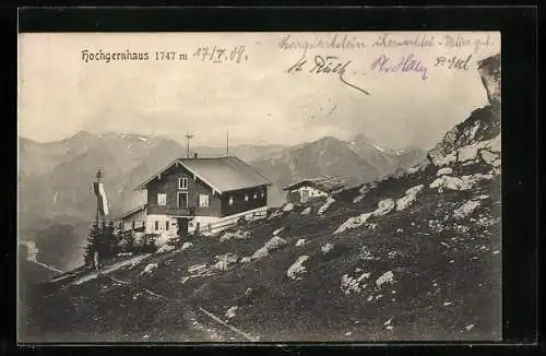 AK Hochgernhaus, Berghütte vor Gebirgspanorama