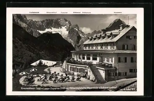 AK Kreuzeckhaus, Berghütte gegen Zugspitze, Hölltentalgletscher, Waxenstein und Schwarzenkopf