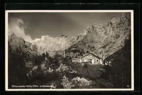 AK Mittenwald, Mittenwalder Hütte mit Karwendel