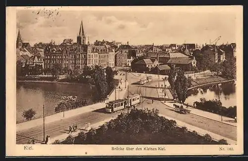 AK Kiel, Brücke über den kleinen Kiel, mit Strassenbahnen und Stadtpanorama