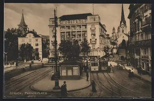 AK Zürich, Paradeplatz mit Strassenbahnen und Wartehäuschen