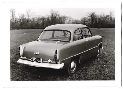 Fotografie Otto Hausmann, Passau, Auto Ford G13 Taunus Coupe 12M Weltkugel