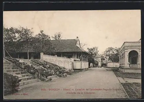 AK Hanoi, Escalier de l`ancienne Pagode Royale