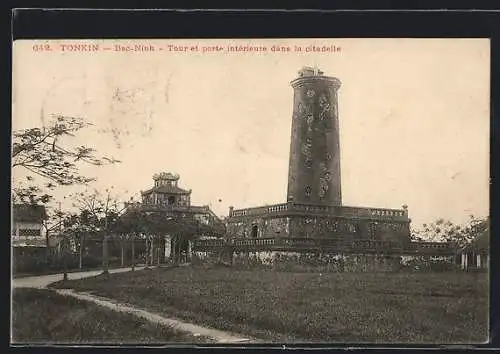 AK Tonkin, Bac-Ninh, Tour et porte interieure daans la Citadelle